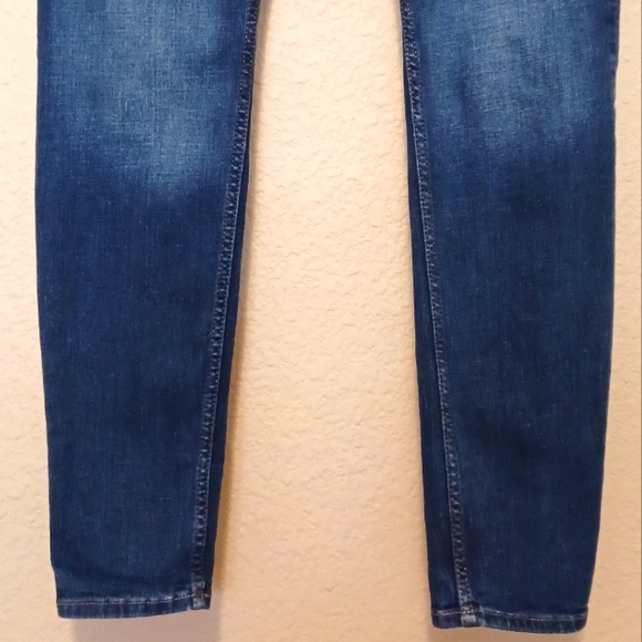 Old Navy mid-rise Rockstar super skinny jeans - Picture 3 of 8